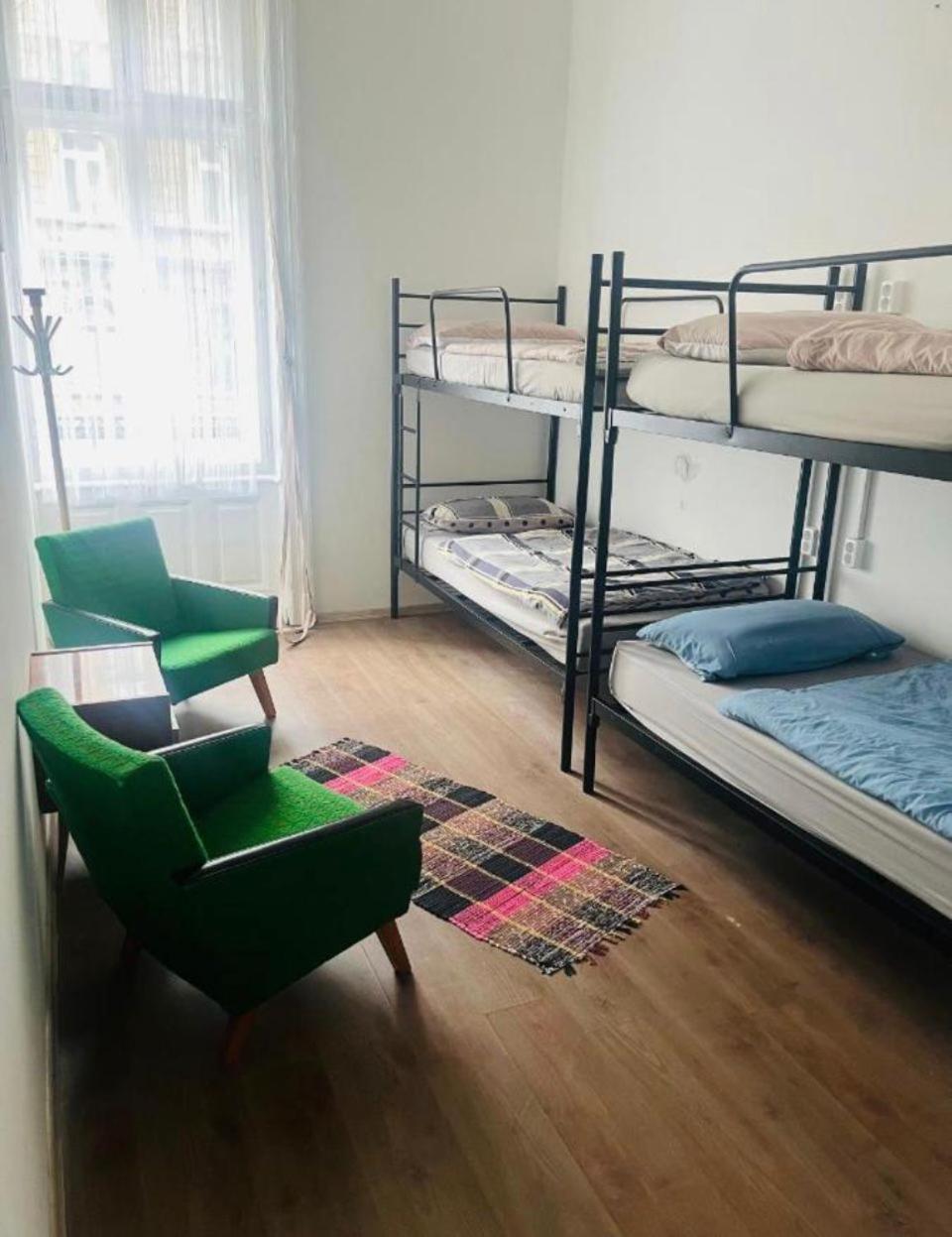 Ejjeli Majom Hostel Будапешт Экстерьер фото